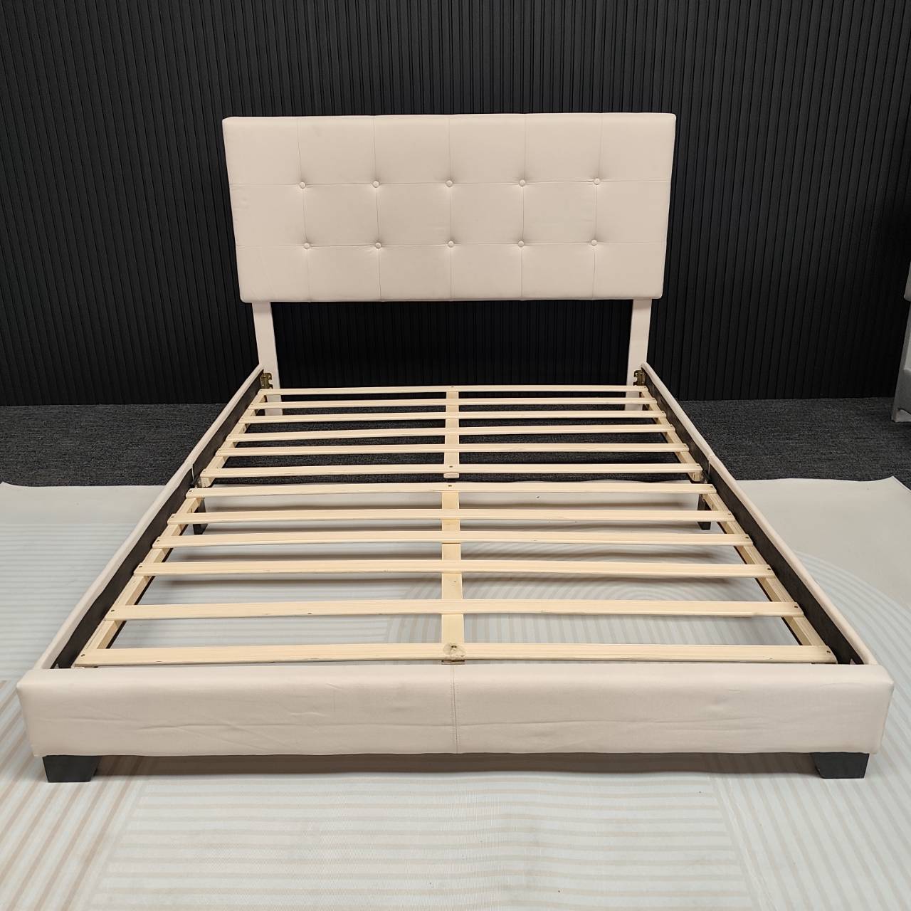 Queen size Mid-Century button Linen beige Bedframe
