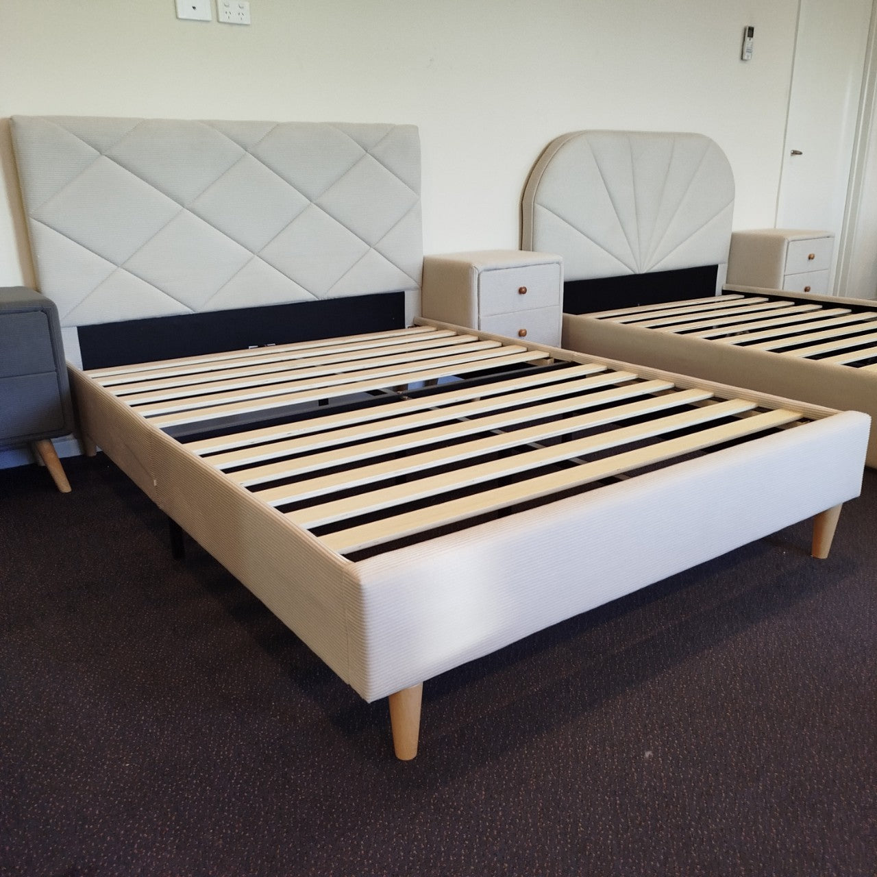 Dimond Shine Corduroy bedframe-cream