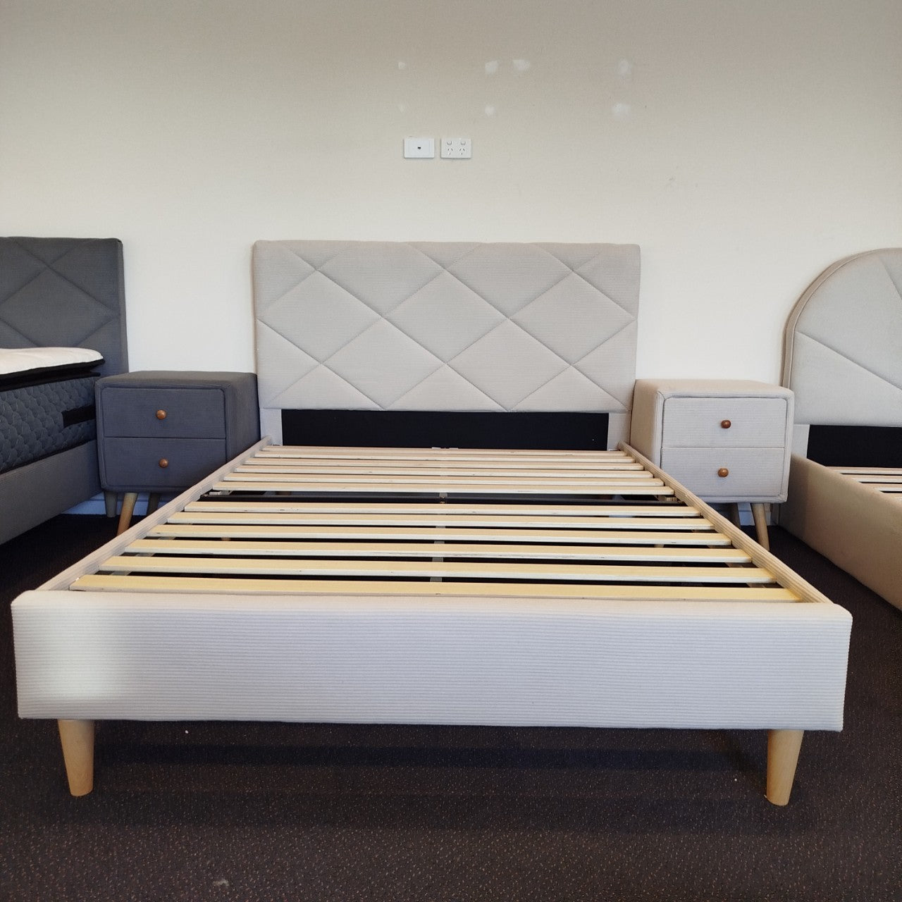 Dimond Shine Corduroy bedframe-cream