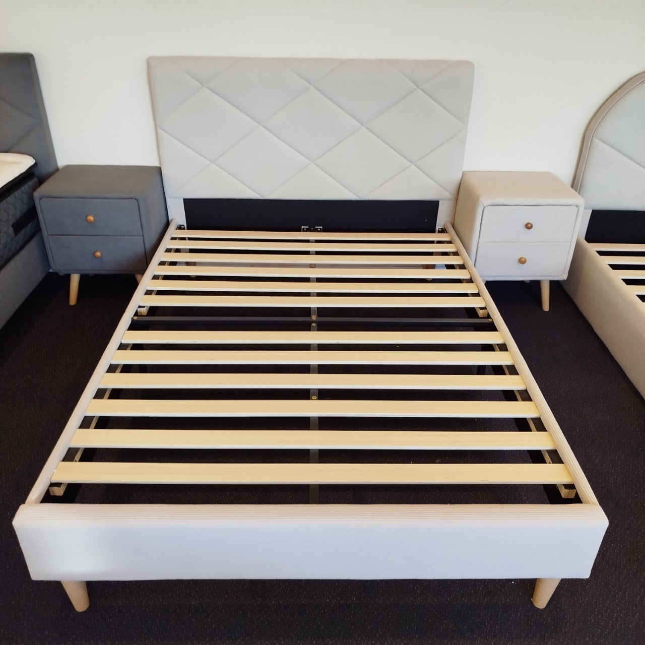 Dimond Shine Corduroy bedframe-cream