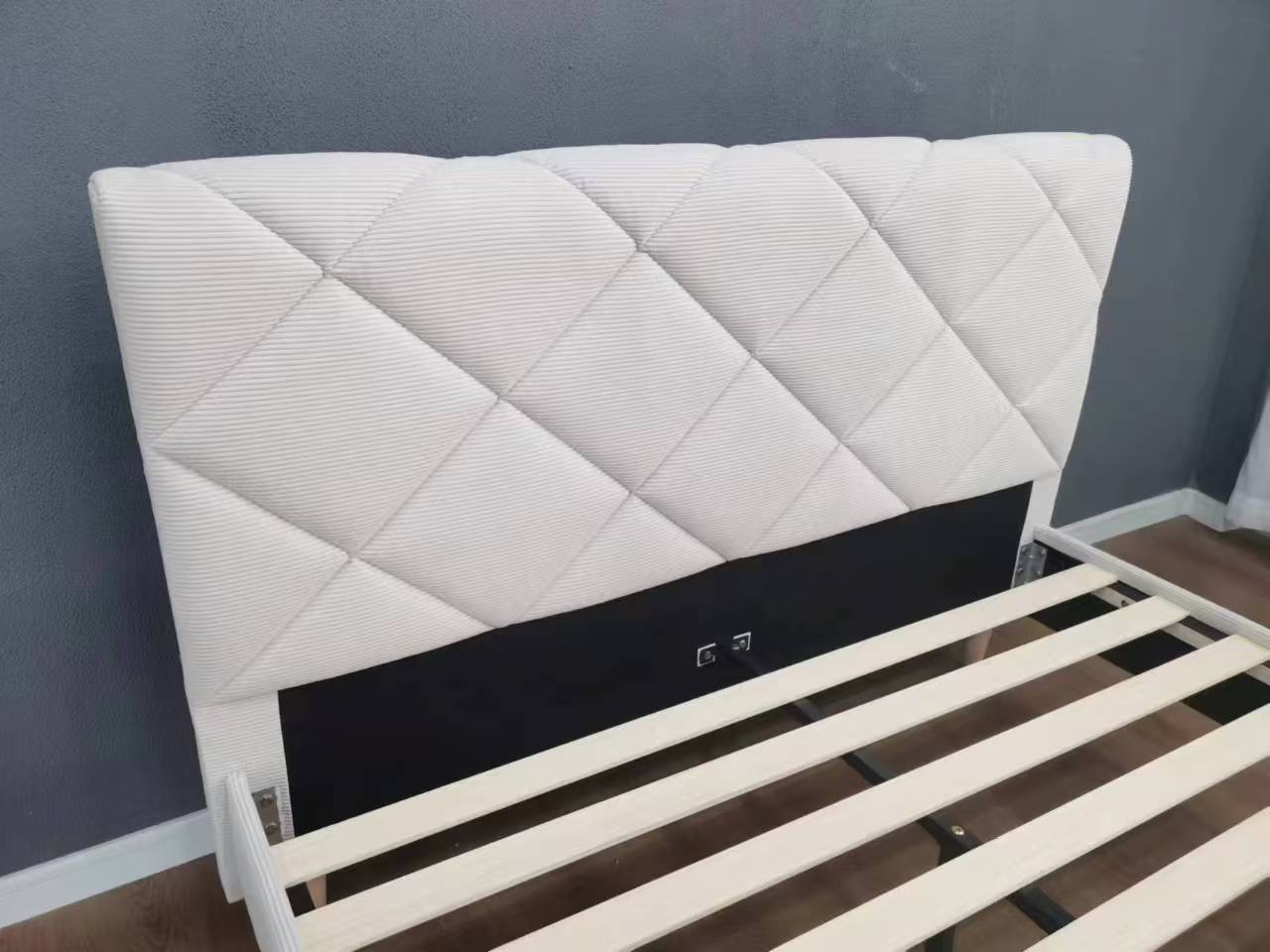 Dimond Shine Corduroy bedframe-cream