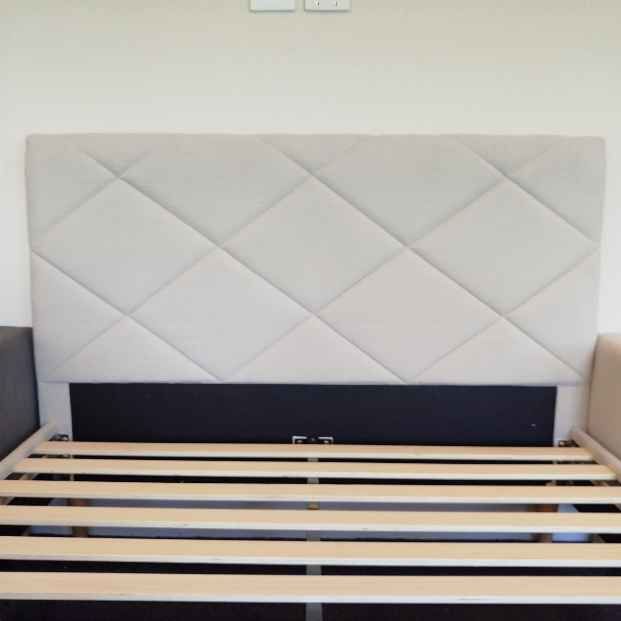 Dimond Shine Corduroy bedframe-cream
