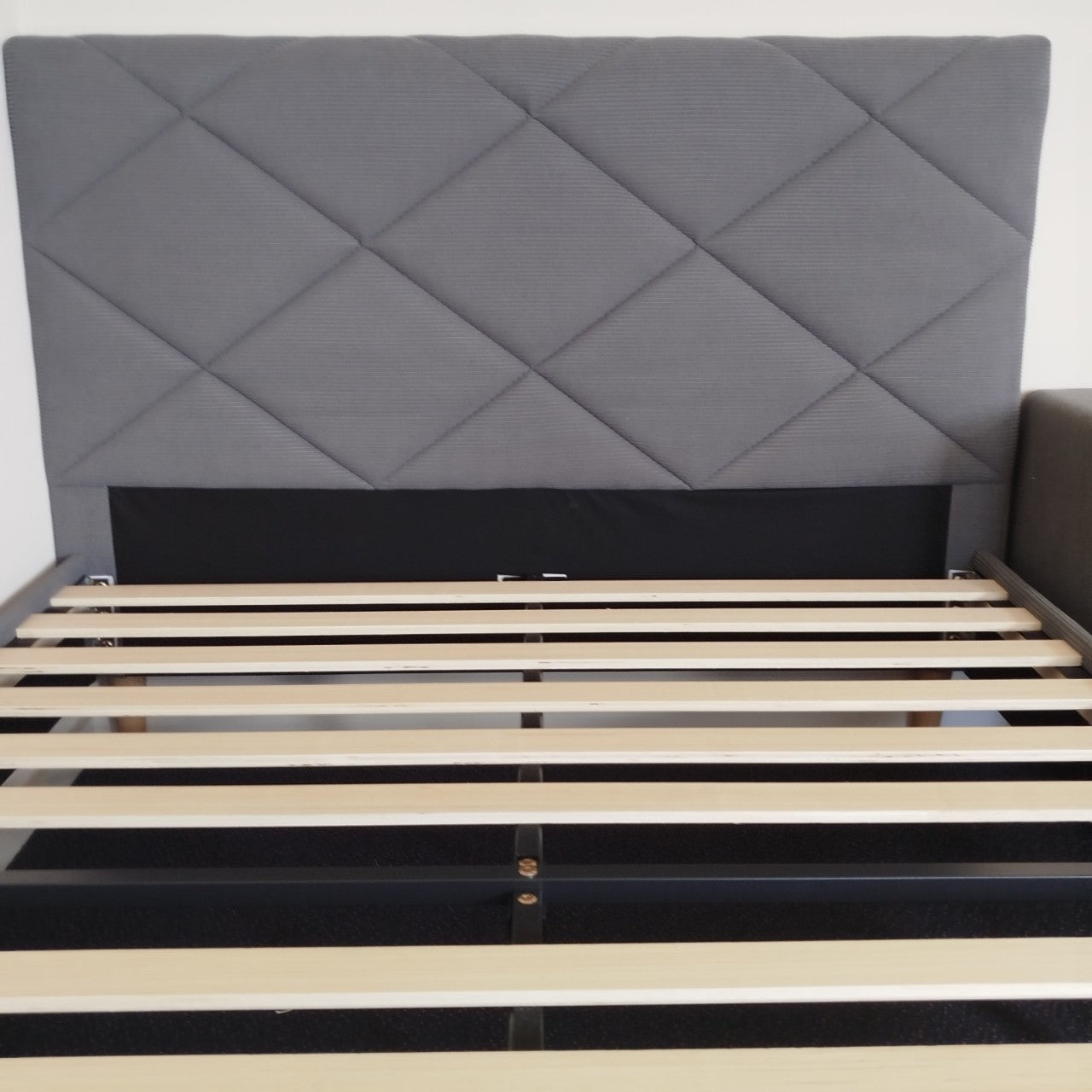 Dimond Shine Corduroy bedframe-Grey