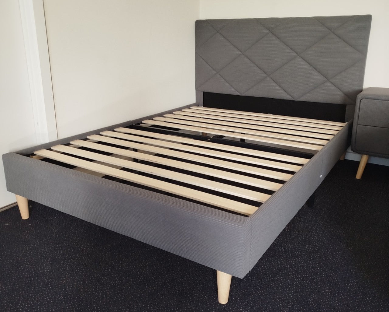 Dimond Shine Corduroy bedframe-Grey