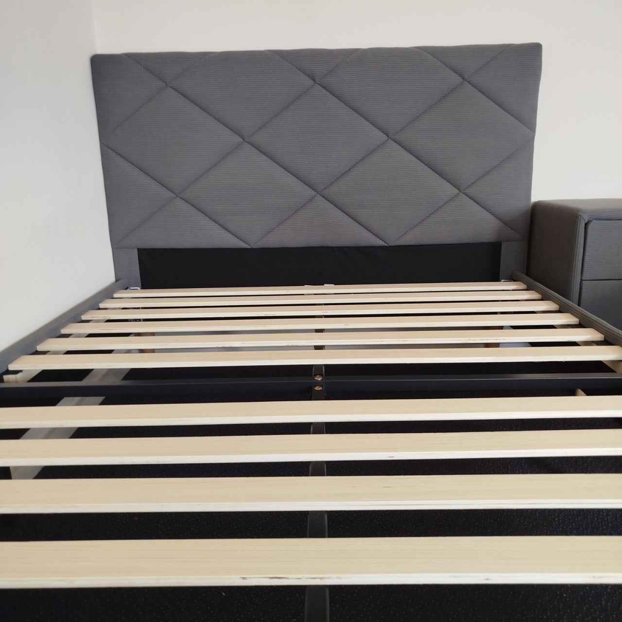 Dimond Shine Corduroy bedframe-Grey