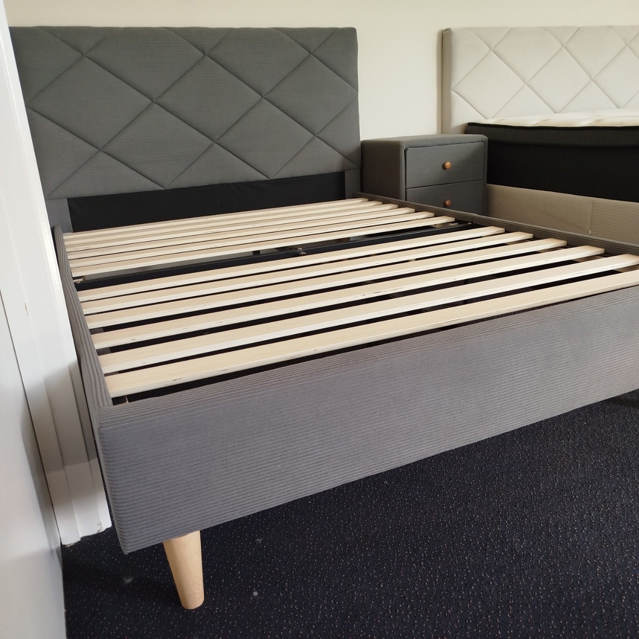 Dimond Shine Corduroy bedframe-Grey