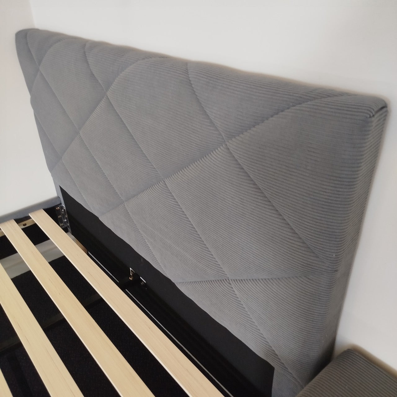Dimond Shine Corduroy bedframe-Grey