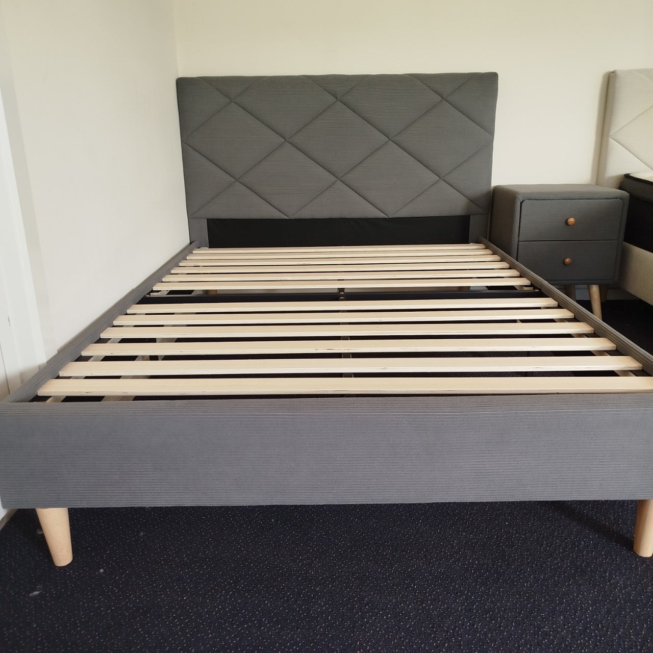 Dimond Shine Corduroy bedframe-Grey